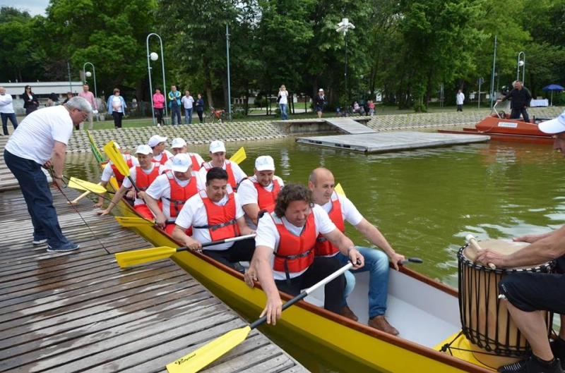 Minister Kralev took part in a rowing competition to mark Bulgarian Sports Day on 17 May