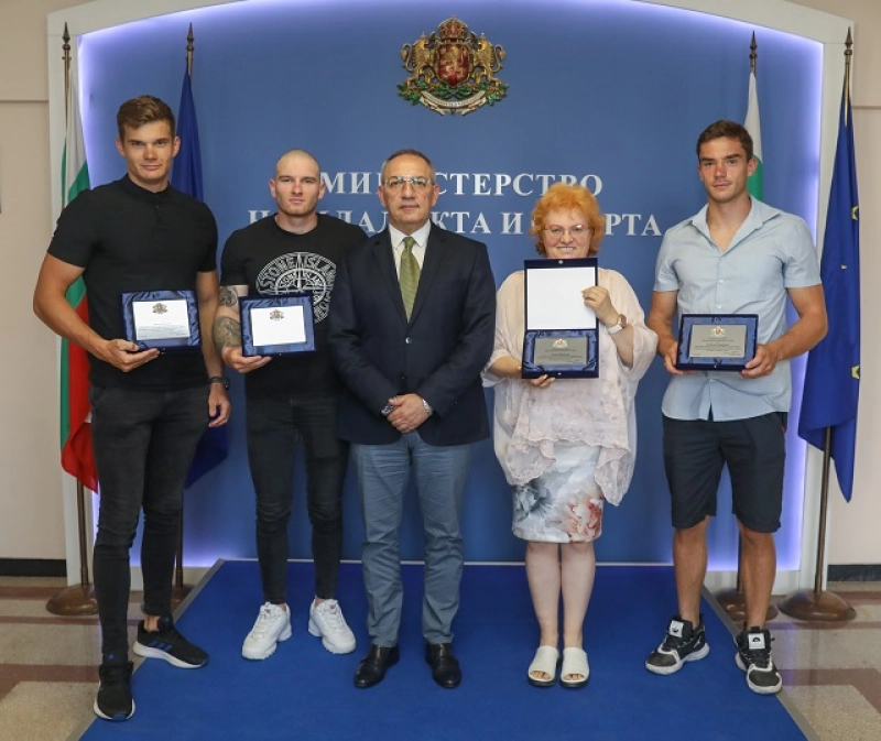 Minister Kuzmanov presented medals to our medallists from the European Championships in Poznań, Poland