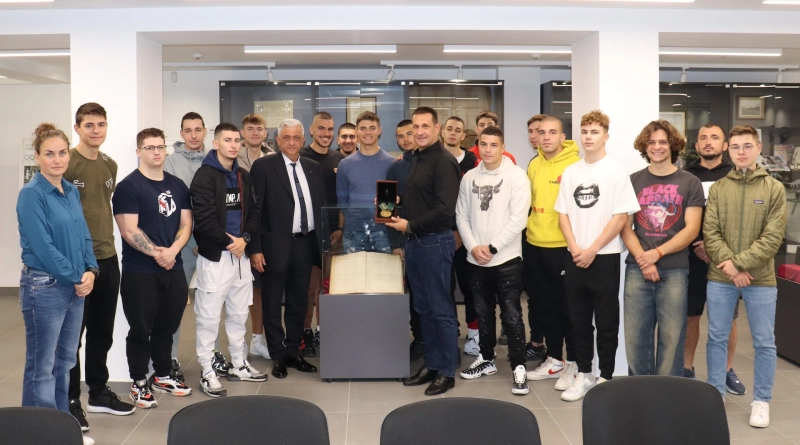 Milko Kazanov speaks to students at the National Sports Academy